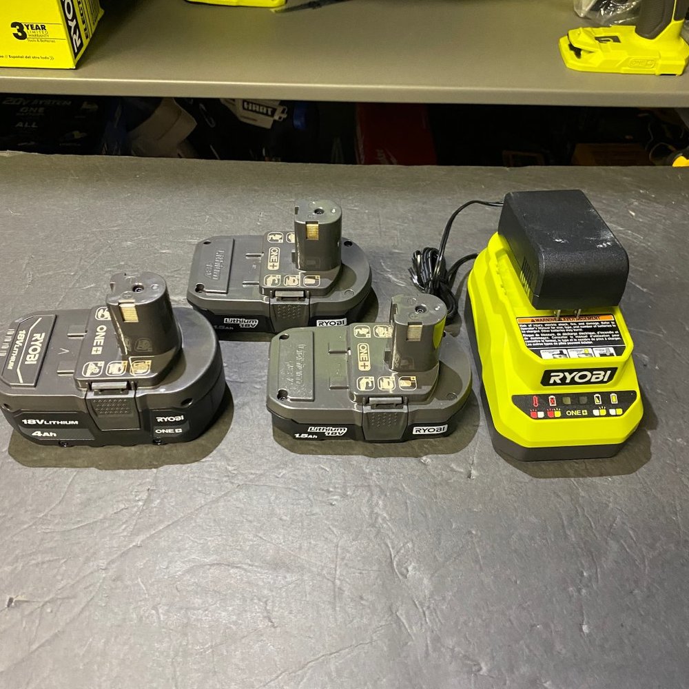 🆕 Black Friday New Ryobi 3 batteries set two 1.5 and one 4.0 with charger